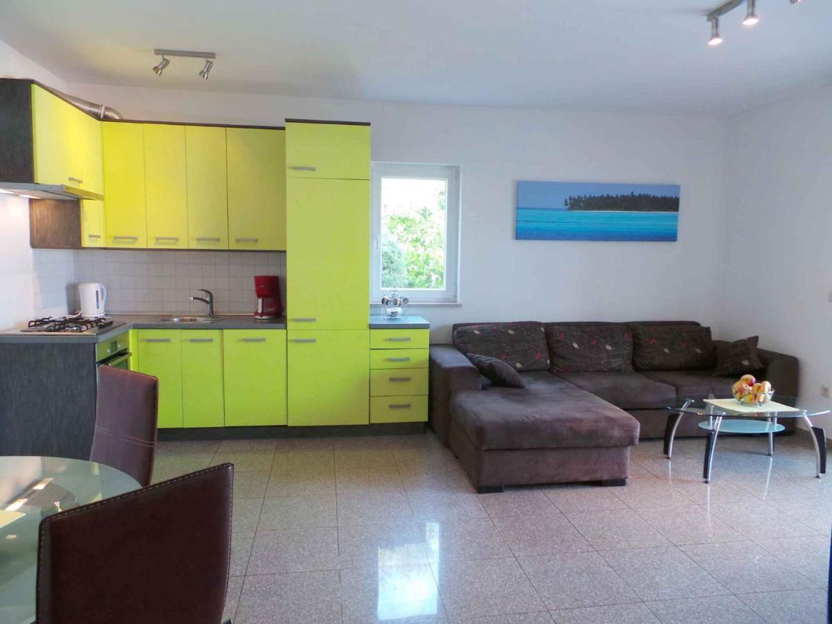 Holiday home in Malinska/Insel Krk 13031 Exteriör bild