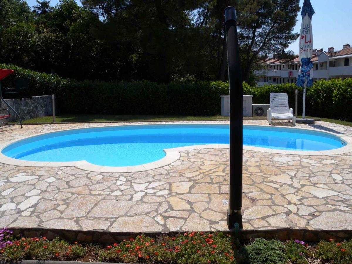 Holiday home in Malinska/Insel Krk 13031 Exteriör bild